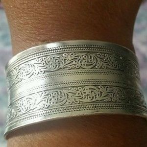Beautiful! Tibetan Tibet Silver Totem Bangle Cuff